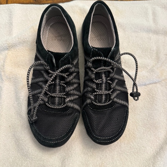 Fandom women’s size Euro 37 US 6 black - Picture 1 of 5
